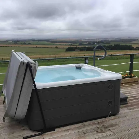 Green Yurt With Hot Tub - Sleeps 3 Parking & Wifi Turriff Exterior photo